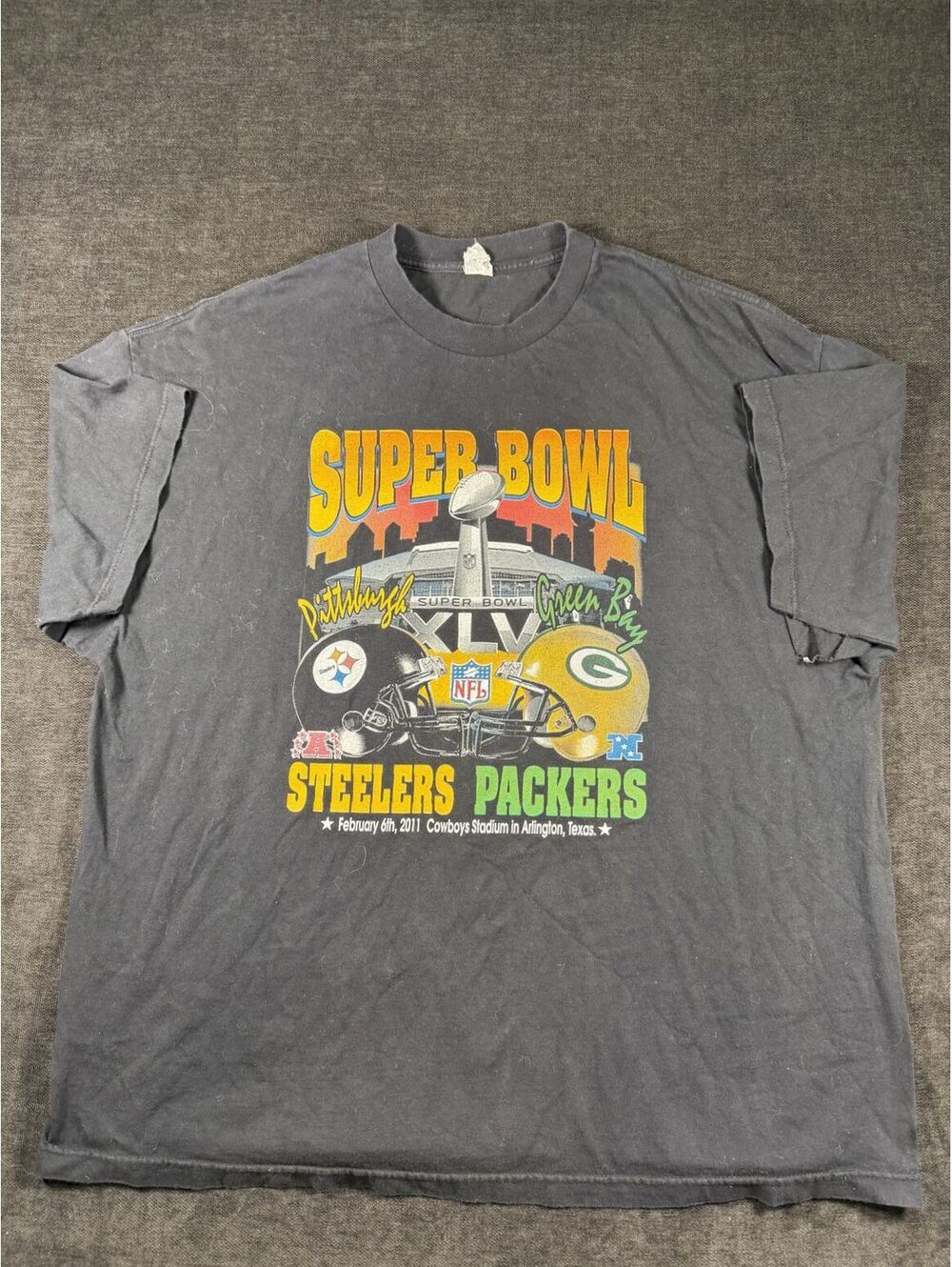 Vintage Super Bowl XLV Pittsburgh Steelers vs Green Bay Packers Graphic T-Shirt